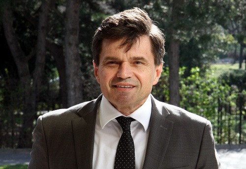 Minister Plavčan je pod obrovským tlakom