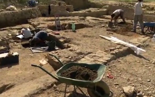 Archeológovia sú zhrození: Turista