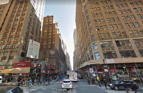 38. ulica na Manhattane - tu niekde minister zakotví