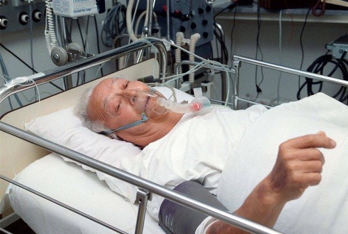 Alexander Dubček na nemocničnom