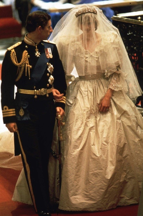 Princ Charles a Lady Diana sa zosobášili 29. júla 1981. 