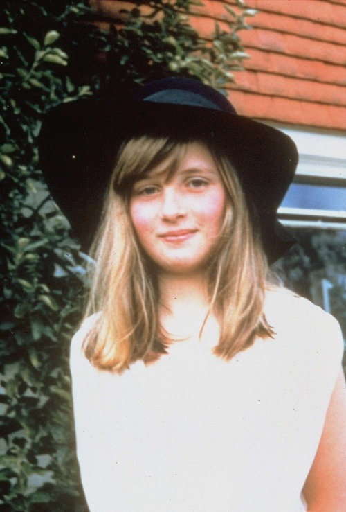 Diana Spencer sa narodila 1.júla 1961 a takto vyzerala v čase svojho dospievania. 