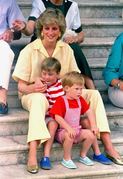 Lady Diana ako milujúca matka. 