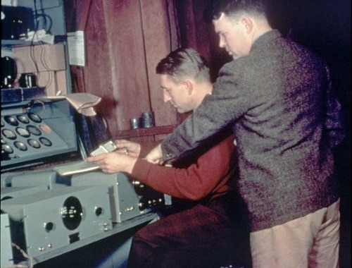 Packard a Hewlett v roku 1939 počas vývoja audiooscilátora