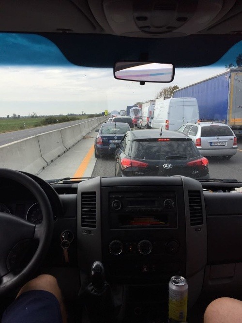 Totálny chaos na diaľnici