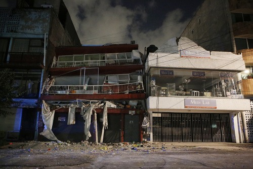 Mexiko zasiahlo ničivé zemetrasenie:
