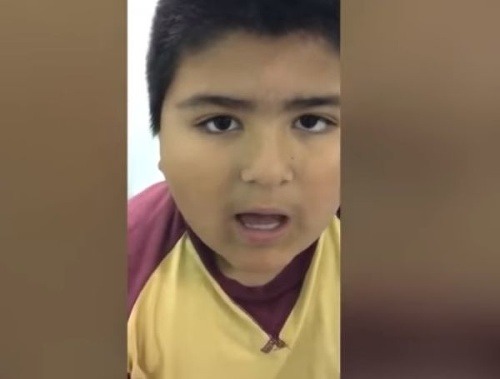 Chlapec (8) prehltol, čo