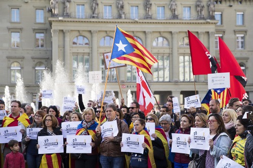 Švajčiari povzbudzujú Katalánsko v