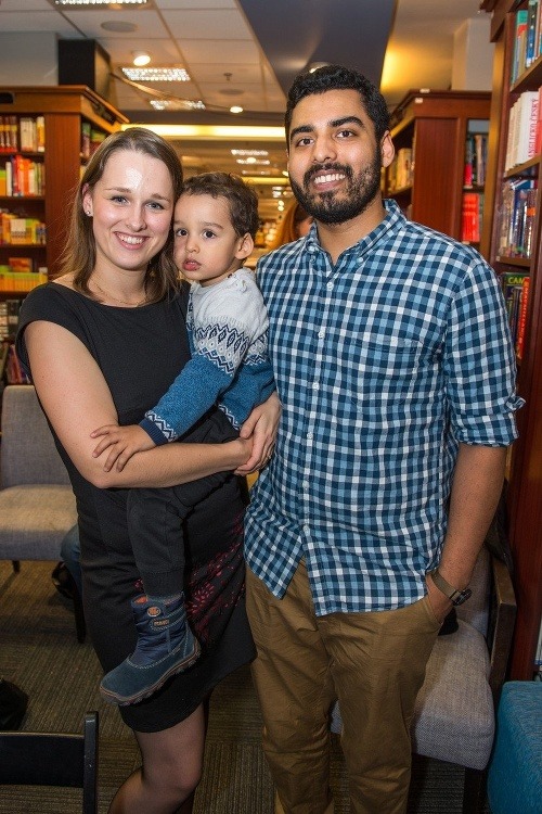 Dcéra Kataríny Brychtovej, Katka, s manželom Tanzeelom Ahmedom a synčekom Leonom.