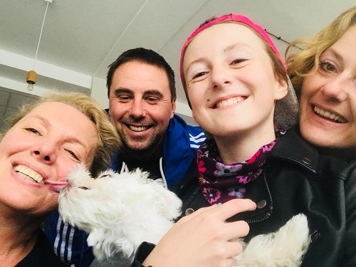 11 ročná Evka s Kiarou, Saskiou a rodičmi