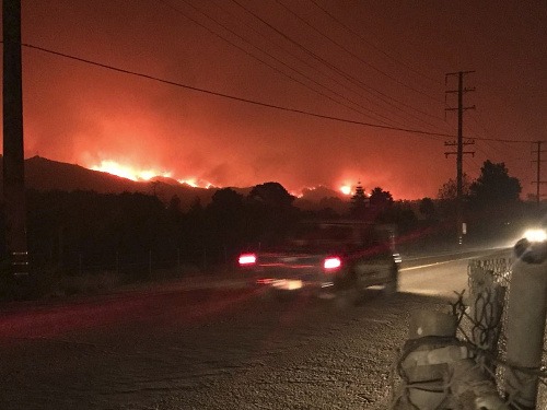 Ničivé požiare v Kalifornii.