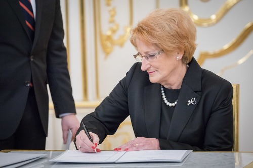 Sudkyňa Jana Laššáková počas vymenovania sudcov Ústavného súdu SR prezidentom SR v Prezidentskom paláci.