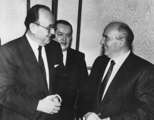 Zľava: Michail Gorbačov a