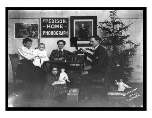 Prvý vianočný stromček s elektrickým osvetlením