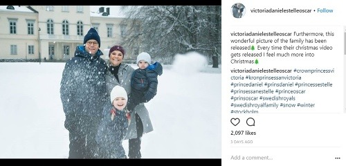 Švédska kráľovská rodina sa pri tvorbe pozdravu rozhodla pre prirodzenosť a uvoľnenosť.