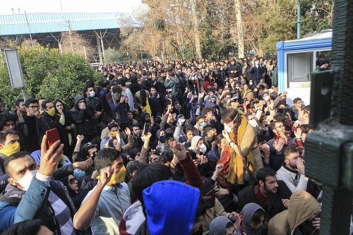 Iránski študenti protestujú proti