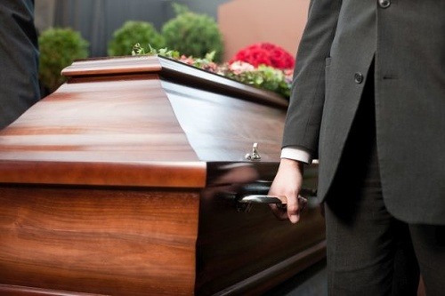 Horor deň pred pohrebom: