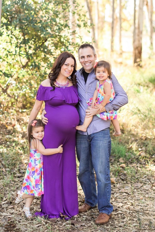 Tehotná Amy a Chad so svojimi dcérami