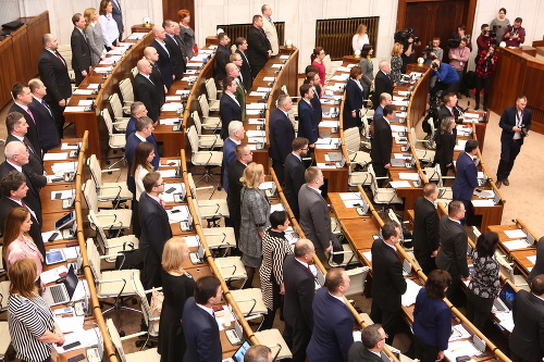 Prvé zasadnutie parlamentu: VIDEO