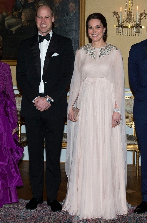 Vojvodkyňa Kate vyzerala v šatách od Alexandra McQueena ako rozprávková princezná. 