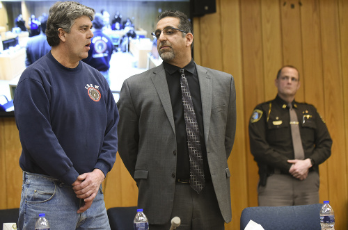 Randall Margraves (vľavo) požiadal súd o päť minút s Nassarom.