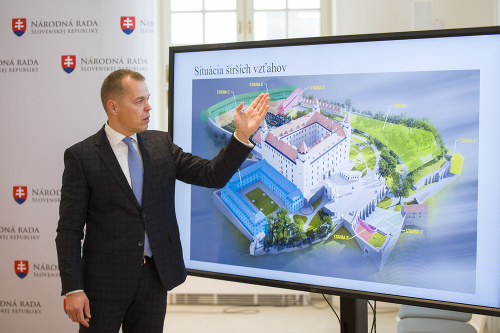 Daniel Guspan na tlačovej konferencii o tretej etape obnovy Bratislavského hradu 