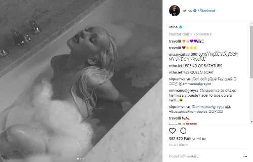 Christina Aguilera sa so svetom podelila o provokatívne fotky z vane. 