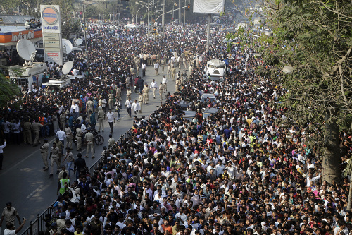 Počas poslednej rozlúčky s Sridevi bolo v uliciach hotové šialenstvo. 