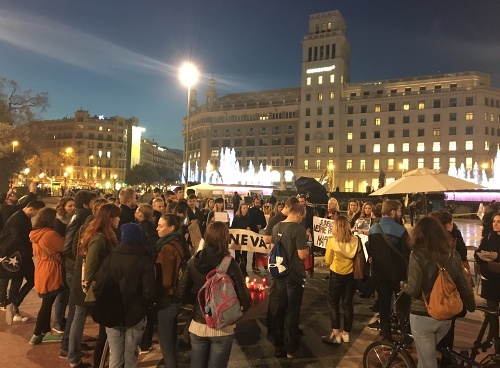 Protestujúci Slováci v Barcelone