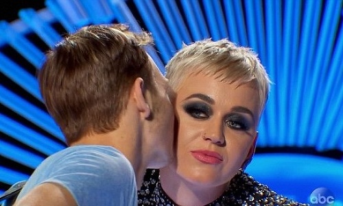Benjamin dal Katy Perry bozk na líce...