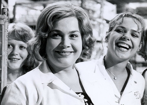 Dagmar Havlová (vpravo) začínala v roku 1974 vo filme Holky z porcelánu. 