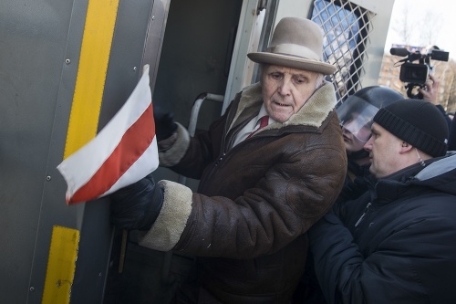 FOTO Potlačili hlas opozície: