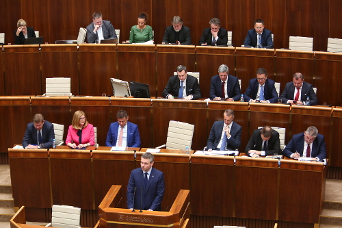 Najdôležitejšia schôdza parlamentu: FOTO