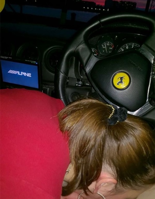 Inzerát na Ferrari fascinuje