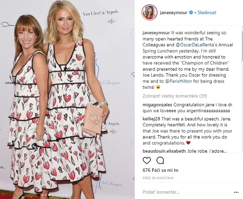 Jane Seymur a Paris Hilton si v rovnakých šatách ochotne zapózovali. 