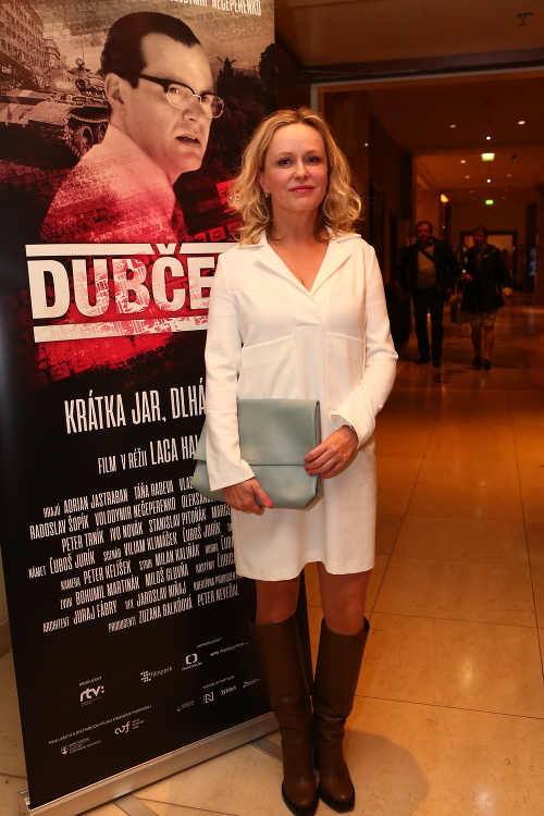 Michaela Čobejová na premiére historického filmu Dubček.