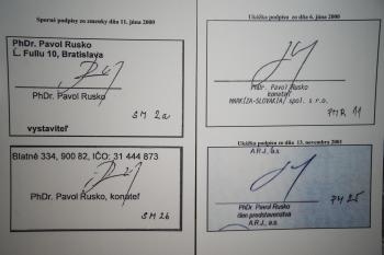 Kópie sporných podpisy zo zmenky dňa 11. januára 2000, ktoré boli predložené na súdnom pojednávaníe v spore podnikateľa Mariana Kočnera týkajúcom sa zmeniek, ktorých vyplatenie žiada od exriaditeľa Markízy Pavla Ruska.  