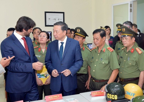 Robert Kaliňák a To Lam pri návšteve Vietnamu v júni 2017.