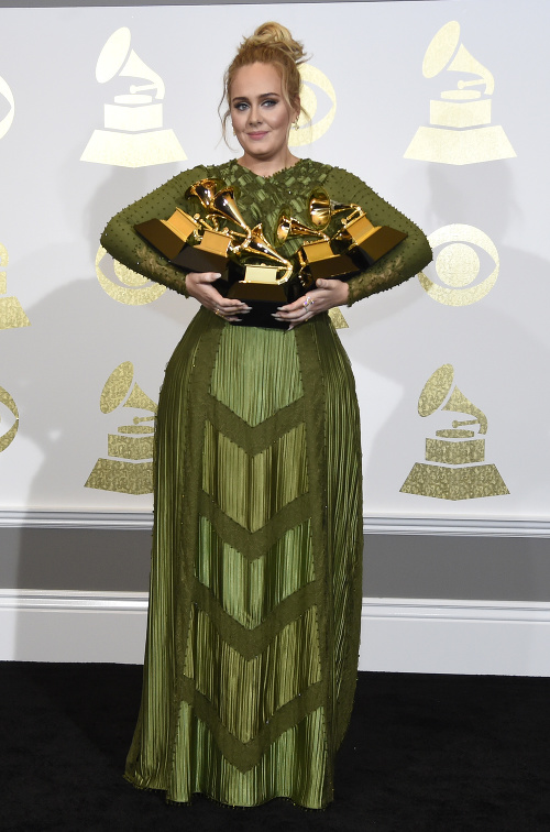 Speváčka Adele je dôkazom, že v šoubiznise sa dá uspieť aj s kilami navyše. 