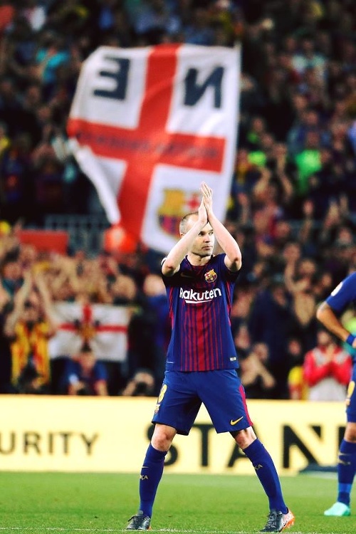 Velikán Andrés Iniesta ostane aj po odchode z Katalánska v srdciach mnohých fanúšikov. 