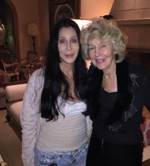 Speváčka Cher s mamou Georgiou