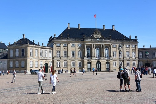 Dánsky kráľovský palác Amalienborg