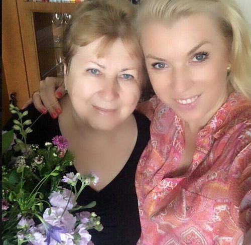 Mama riaditeľky Fashion TV Gabriely Drobovej je krásna dáma.