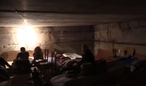 Civilisti sa ukrývajú v pivniciach svojich domov