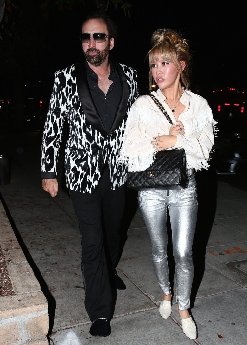 Nicolas Cage na rande so svojou mladučkou milenkou. 