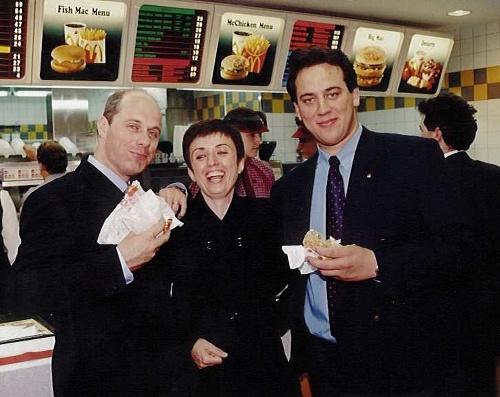 Otvorenie bratislavského McDonald`s na Rožňavskej ulici v roku 1998.