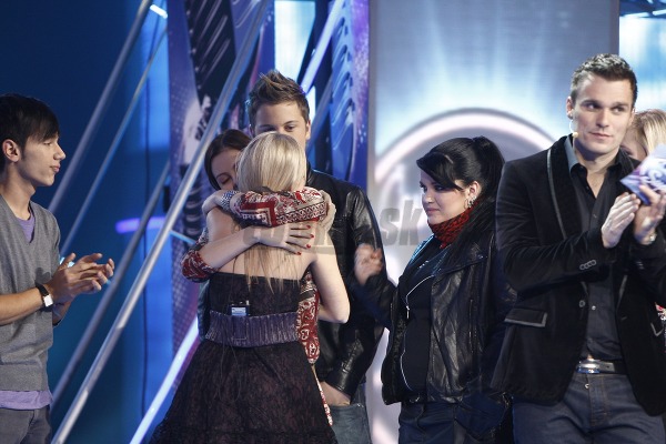 Aj Monika Bagárová objíma vypadnutú finalistku.