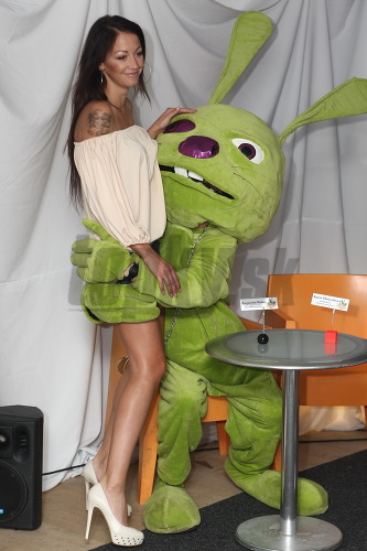 Agata-Hanychova-plaz-podprsenka-ufo-musiq1-foto-TG.jpg