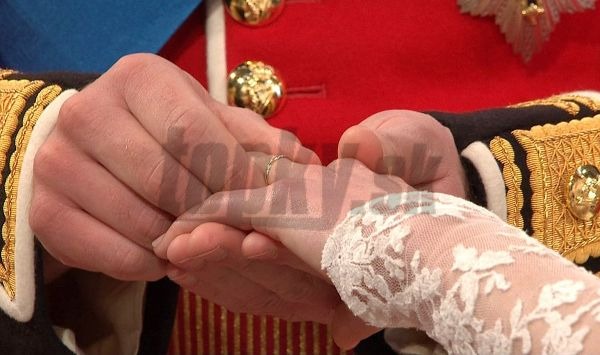 http://img.topky.sk/big/313017.jpg/kralovska-svadba-William-Kate-prstienky-29-4-2011-SITA.jpg