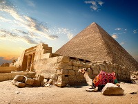 Pohľad na pyramídu v Pohľad na pyramídu v